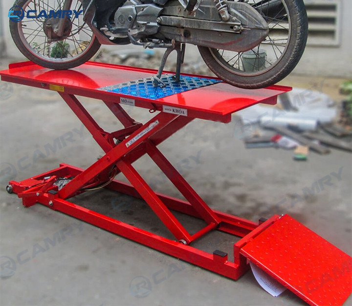 bàn nâng xe máy đạp chân