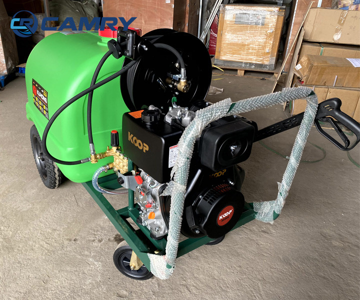 máy rửa xe cao áp chạy xăng dầu có bình chứa